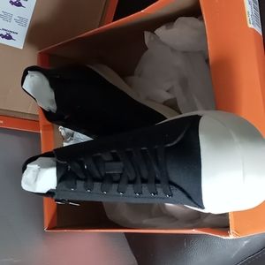 Brand New Rocket Dog 7 sneakers